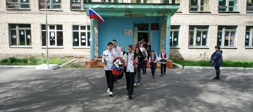 Торжественное возложение цветов к памятнику Неизвестного  солдата.